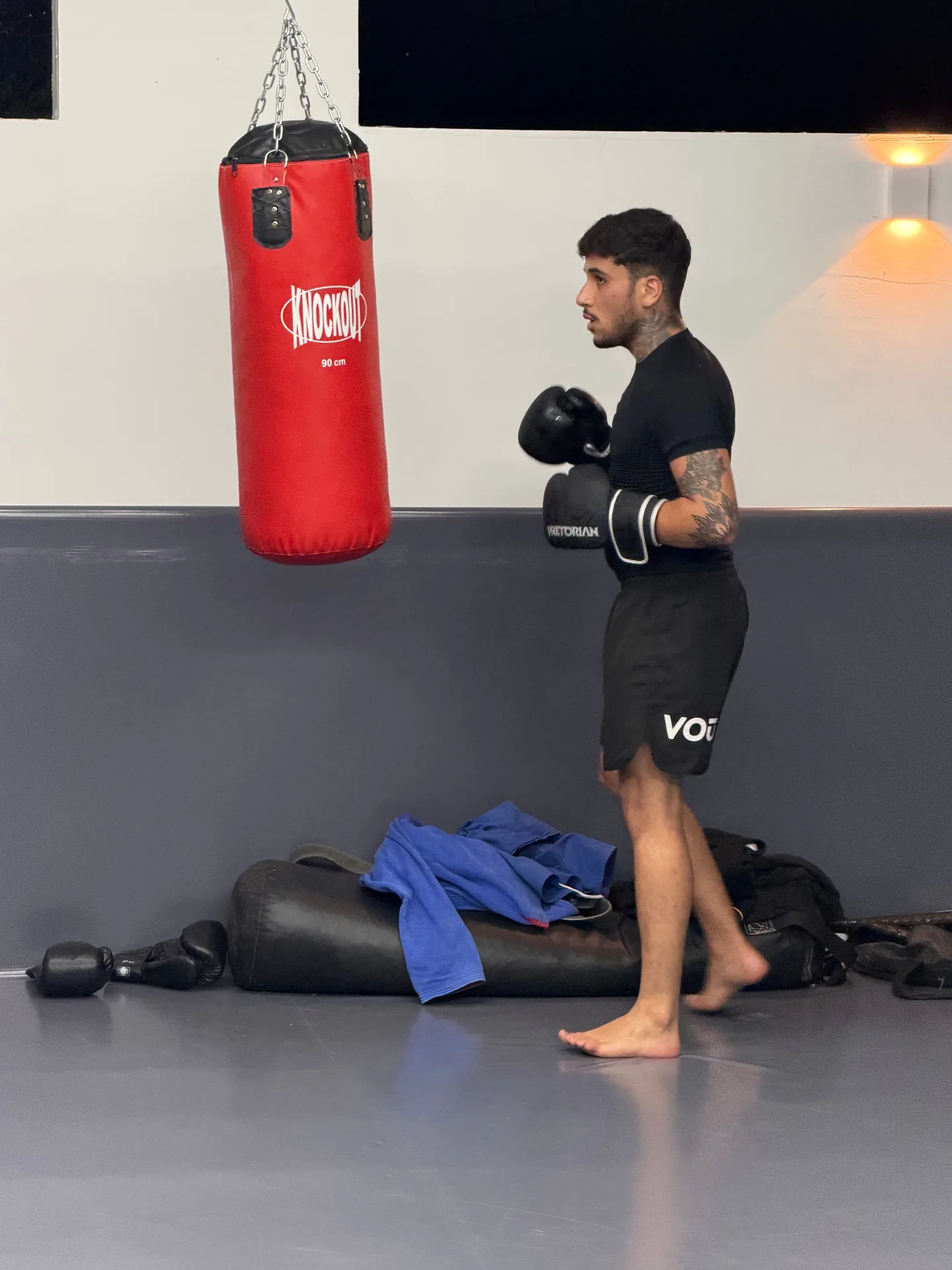aluno treinando boxe na basis escola de lutas lagoa santa